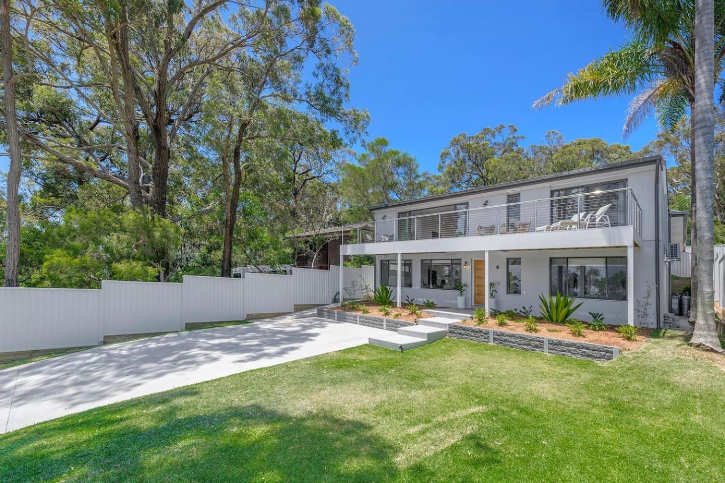 Highland On The Lake - An Idyllic Poolside Oasis Villa Newcastle Esterno foto