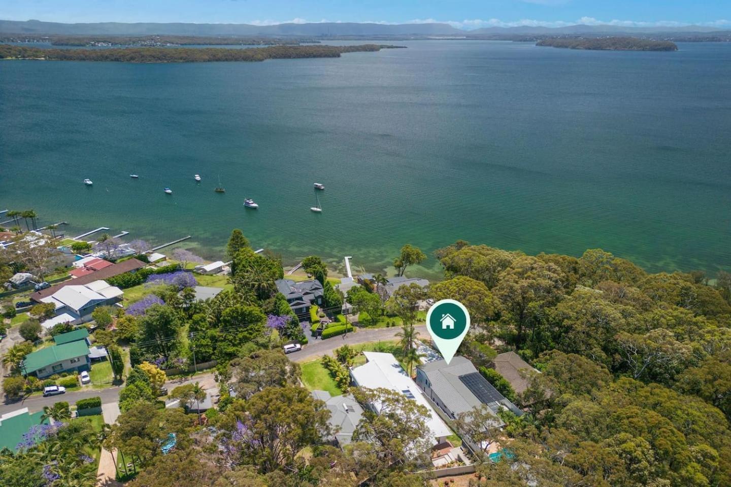 Highland On The Lake - An Idyllic Poolside Oasis Villa Newcastle Esterno foto